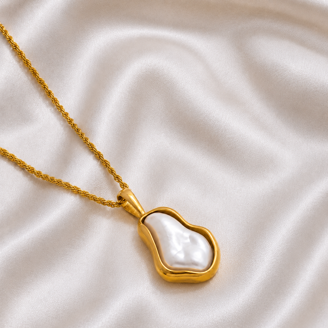 Diana Pearl Pendant Necklace