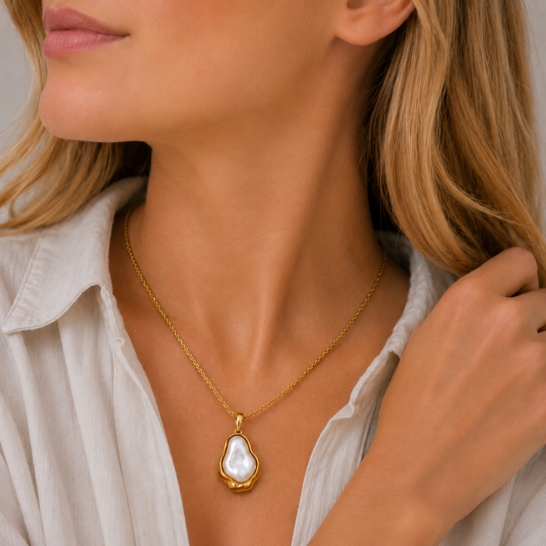 Diana Pearl Pendant Necklace